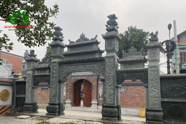 Mẫu cổng tam quan đá xanh rêu nguyên khối