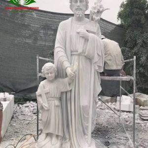 Tượng đá công giáo