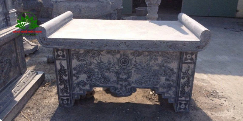 Đá xanh đen Thanh Hóa thích hợp làm bàn lễ