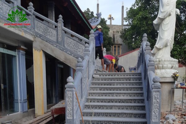 Lan can đá cầu thang