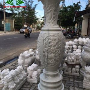 Lọ hoa đá cổ và đế cao