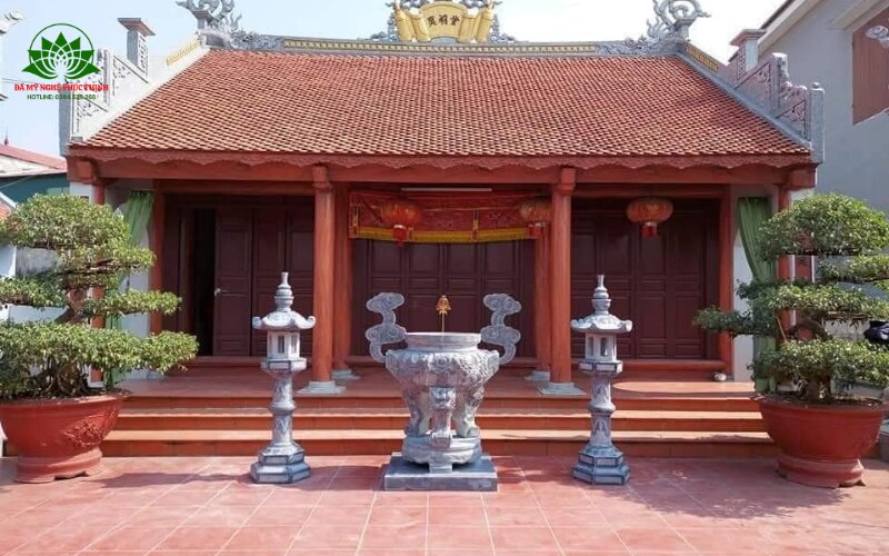 Lư hương đá nhà thờ họ