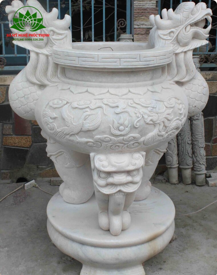 Lư hương đá trắng tinh khôi