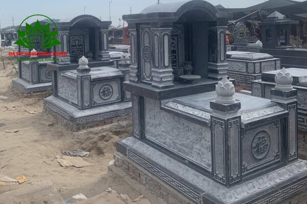 Mẫu mộ tam cấp đá xanh đen truyền thống