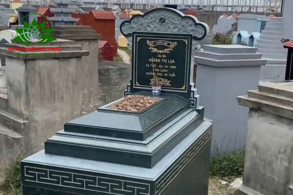 Mẫu mộ tam cấp đá xanh rêu 