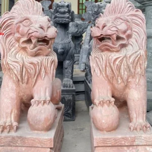 Sư tử đá màu hồng
