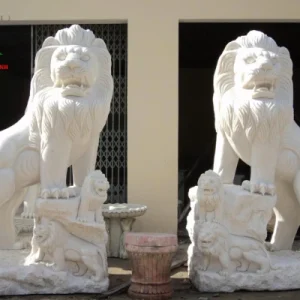 Sư tử đá trắng