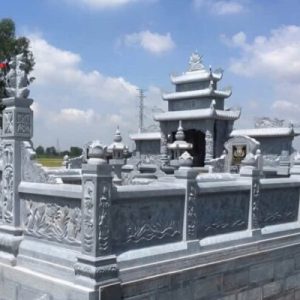 Khuôn viên lăng mộ đá