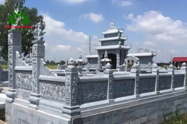 Khuôn viên lăng mộ đá xanh Thanh Hóa