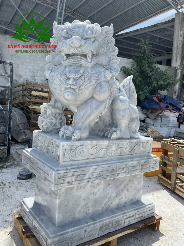 Con vật đá tạo điểm nhấn, canh gác khu lăng mộ