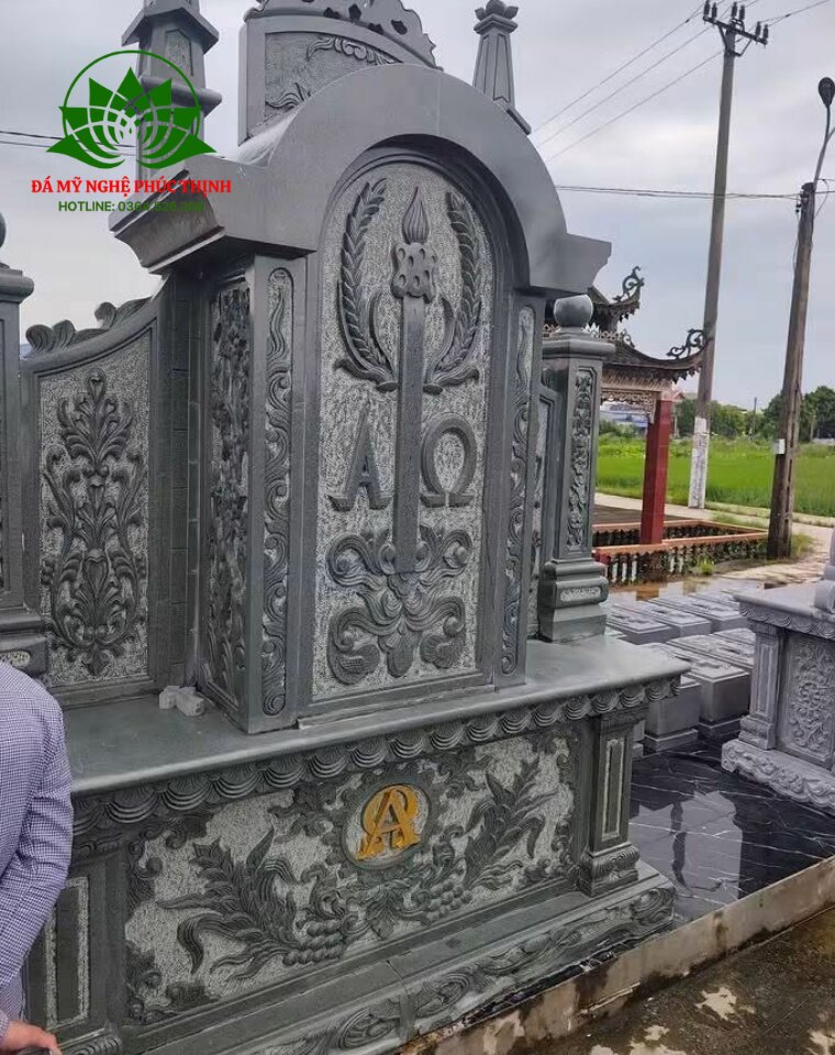 Mẫu lăng thờ công giáo đá đen