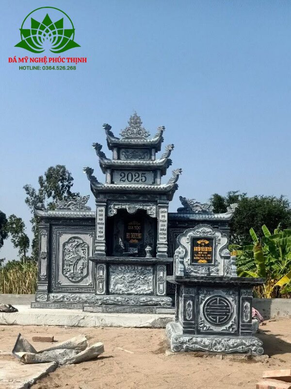 Lăng thờ đá đen kèm mộ đá đơn giản