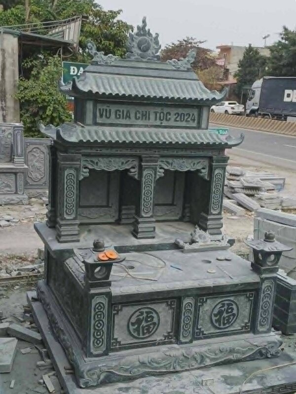 Lăng mộ đá đôi xanh rêu