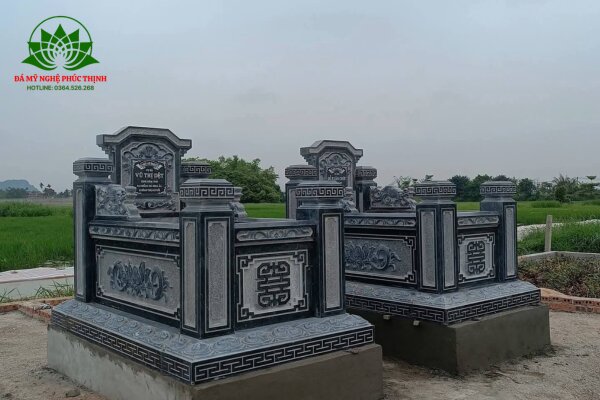 Mộ đá là hạng mục không thể thiếu trong khuôn viên