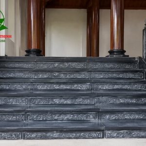 Bậc thềm đá đen nguyên khối