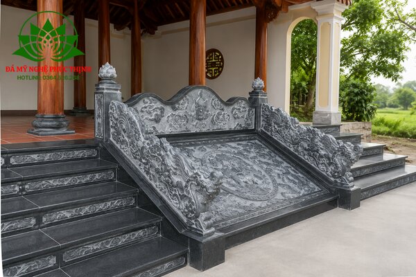 Bậc thềm đá đen kèm chiếu rồng
