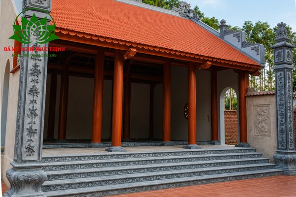 Mẫu bậc thềm đơn giản, tinh tế, chạm nổi