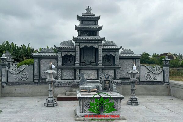 Đá xanh rêu giúp tổng thể khuôn viên trở nên đẳng cấp hơn