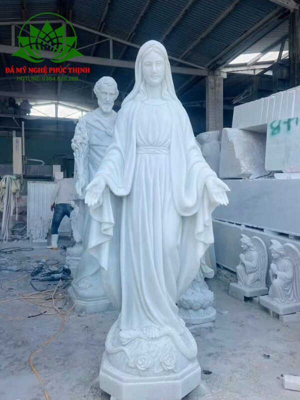 Đức Trinh Nữ Maria chuyển cầu