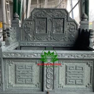 Mộ đá đôi xanh rêu vuông vức