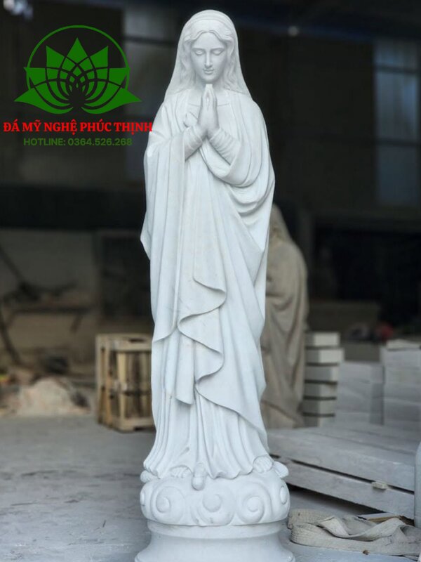 Đức Mẹ cầu nguyện