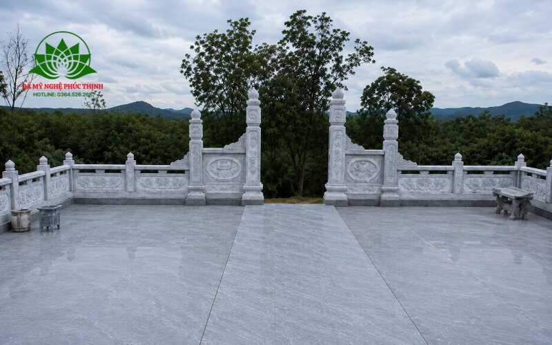 Hệ thống lan can đá bao quanh
