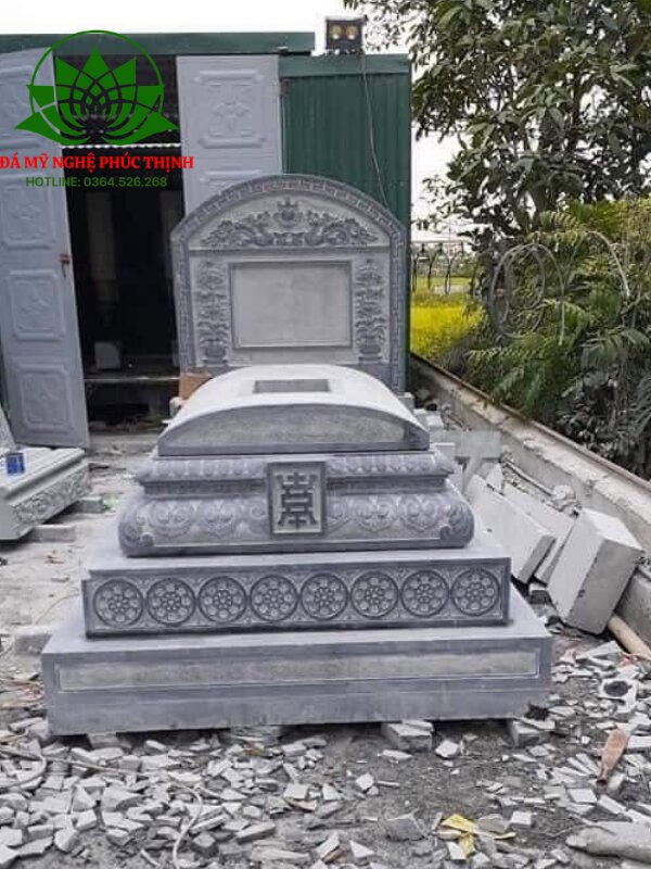 Mộ tam cấp đá xanh đen chạm chữ Phúc