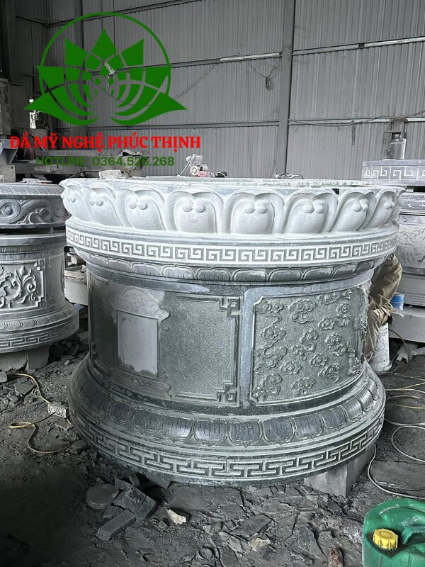 Mộ đá tròn đẹp xanh rêu