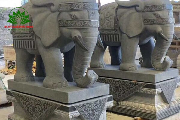 Tượng voi đá phong cách chuẩn Tây Nguyên hoang dã