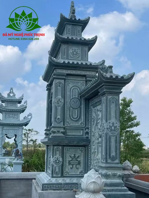 Mặt bên của lăng thờ