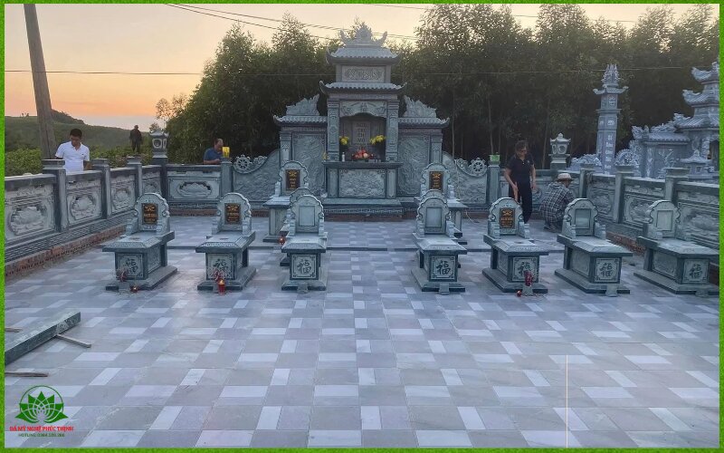 Khoảng cách giữa các ngôi mộ